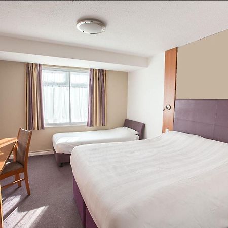 Premier Inn ソリフル エクステリア 写真