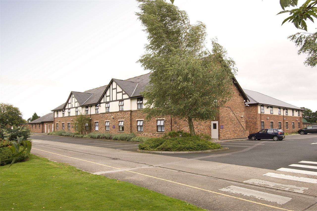Premier Inn ソリフル エクステリア 写真